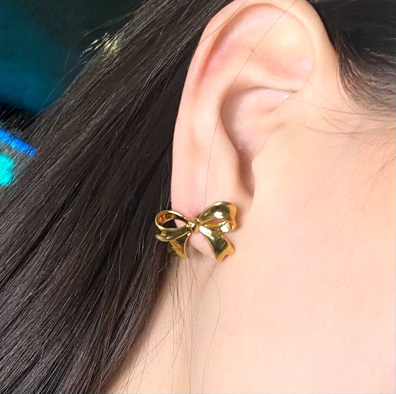 Aretes moño dorado