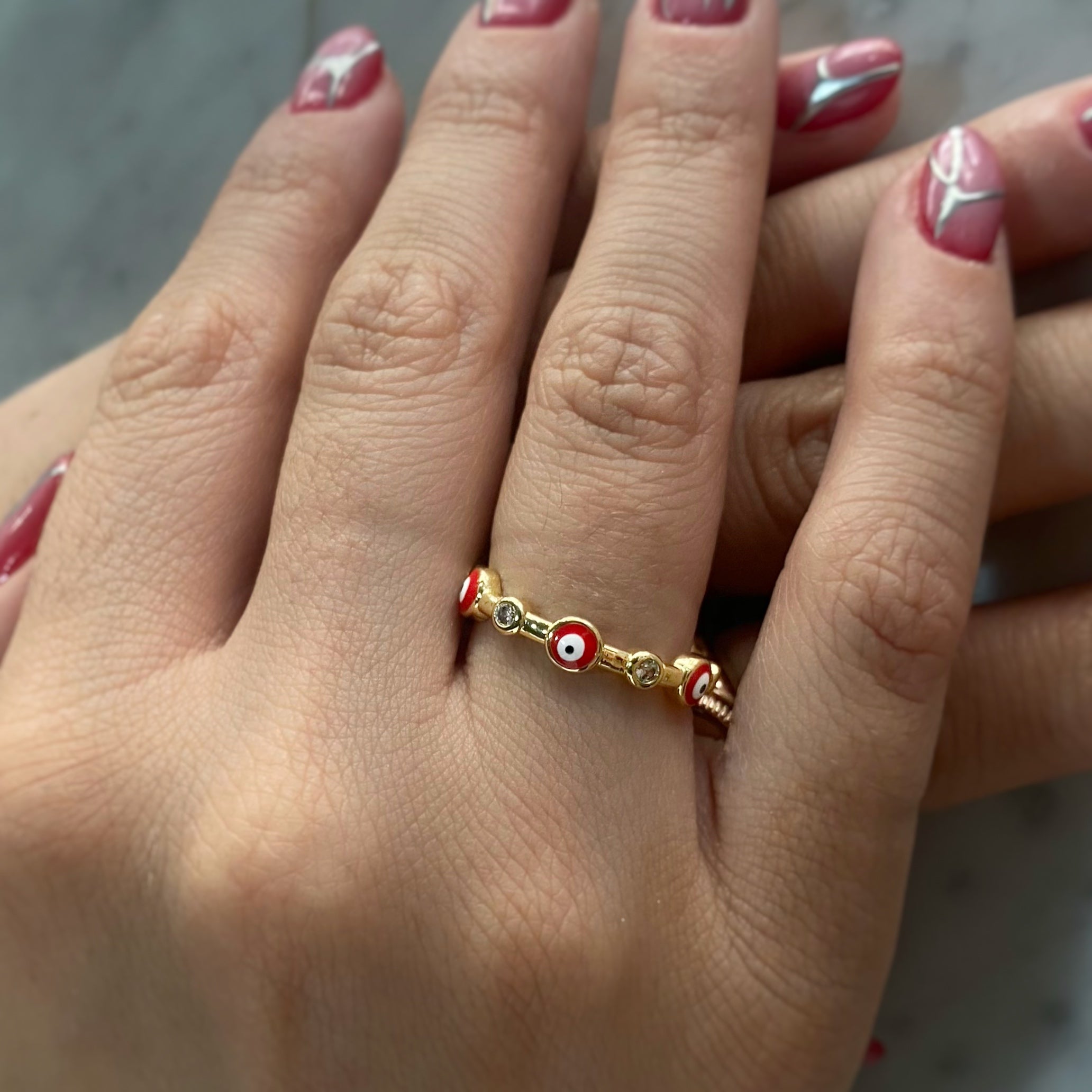 Anillo ojos rojos