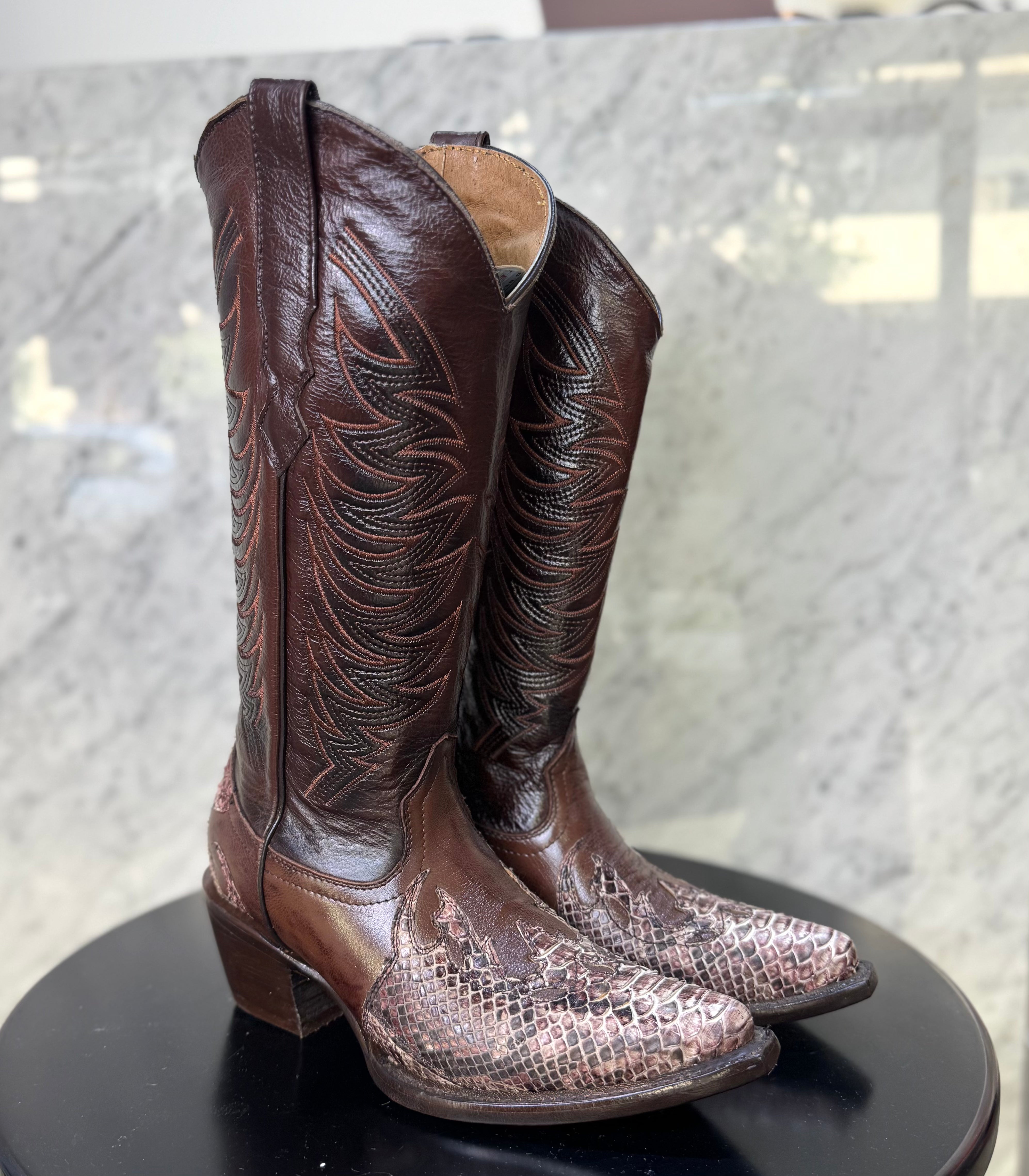 Cowgirl Light Kendall Pointed Toe