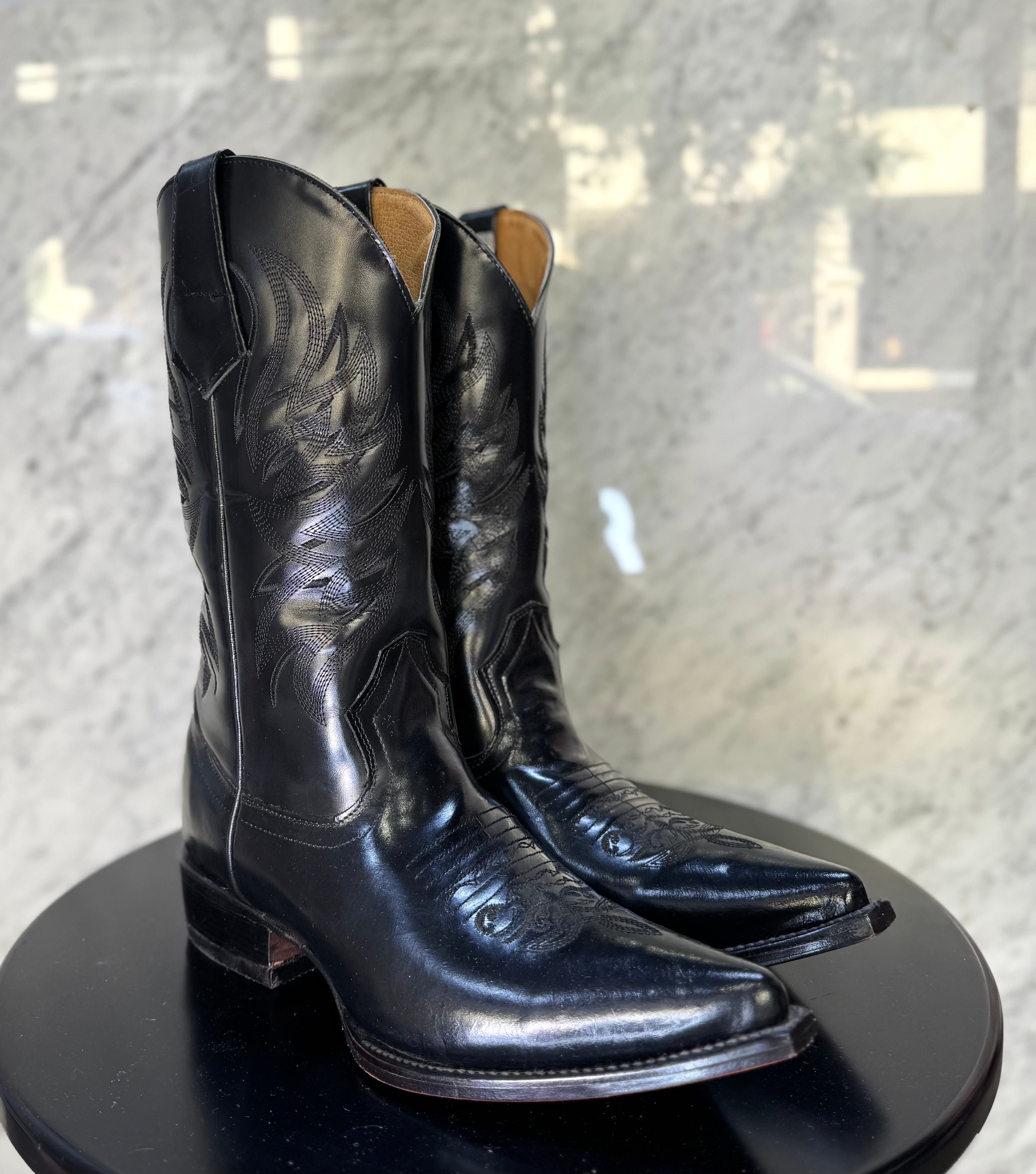 - Cowboy Black Pointed Toe