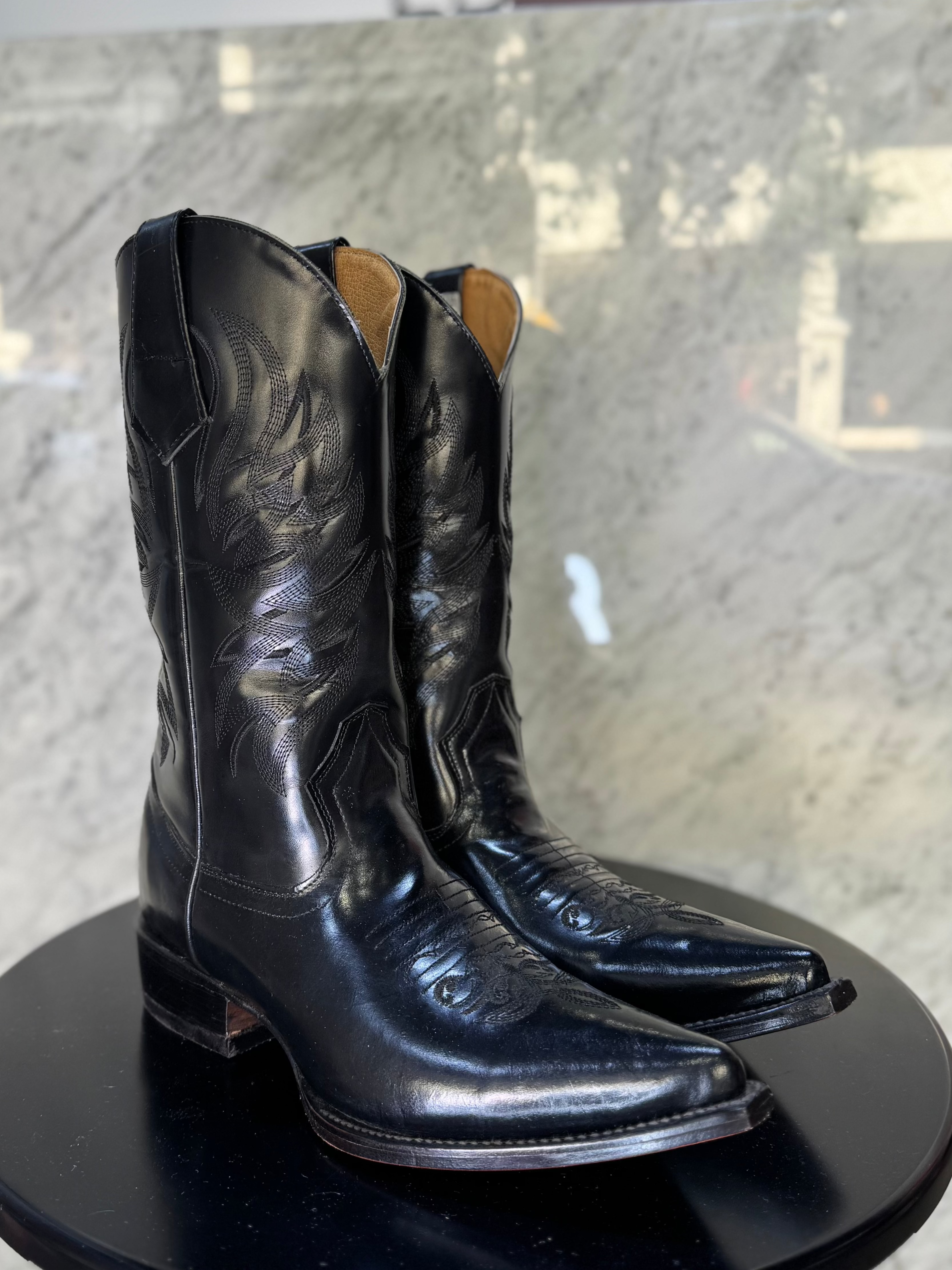 - Cowboy Black Pointed Toe