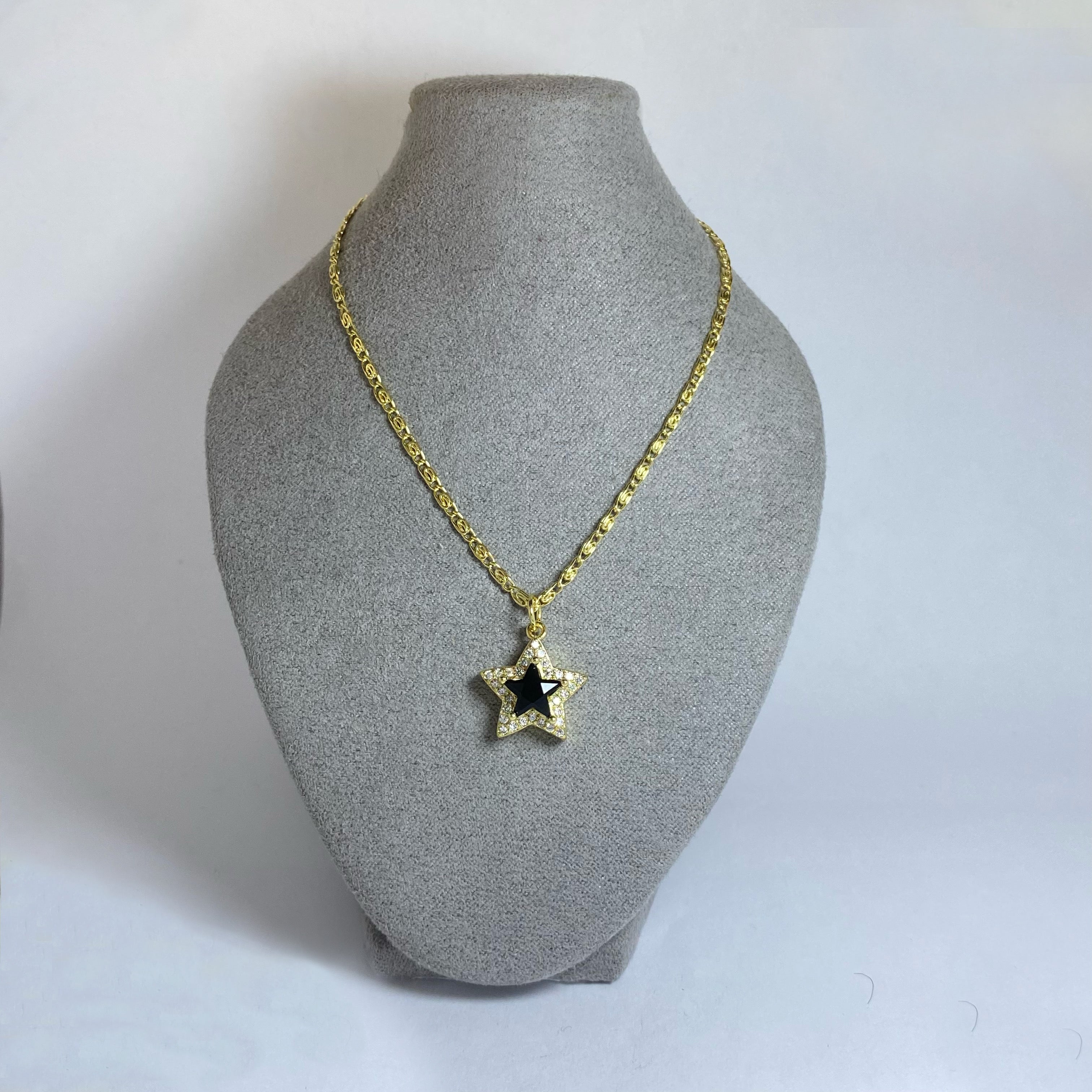 Collar Estrella negra